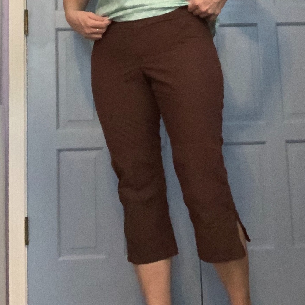 Brown capris